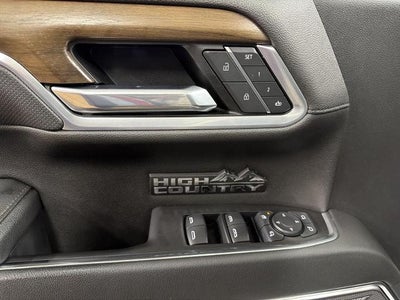 2022 Chevrolet Silverado 1500 4WD Crew Cab 147 High Country