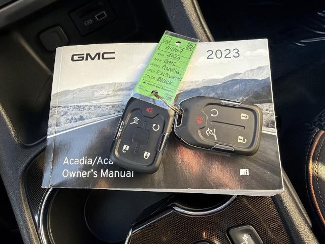 2023 GMC Acadia AWD 4dr AT4
