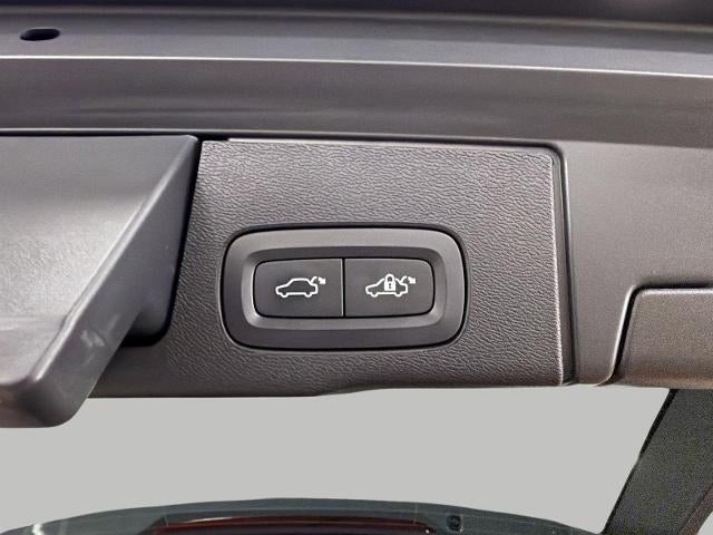 2023 Volvo XC60 B5 AWD Plus Bright Theme