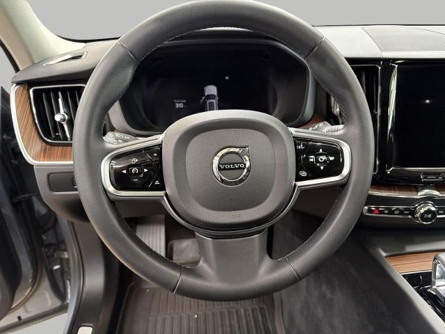 2023 Volvo XC60 B5 AWD Plus Bright Theme