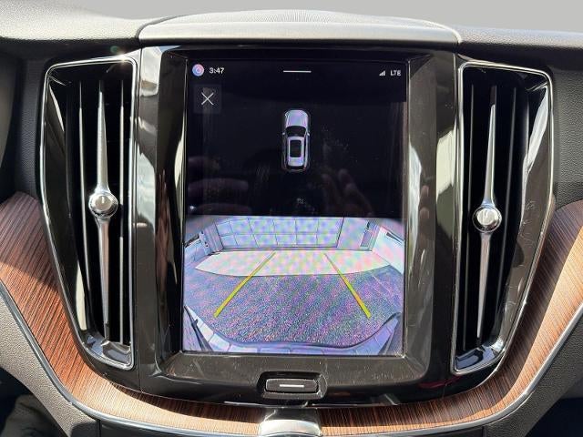 2023 Volvo XC60 B5 AWD Plus Bright Theme
