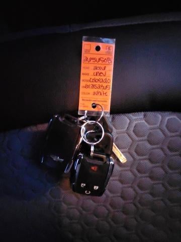 2016 Chevrolet Colorado 4WD CREW CAB 128.3 Z71 **REAR PARKING CAMERA**REMOTE KEYLESS ENTRY**HEATED FRONT SEATS**