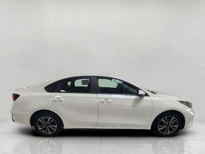 2024 Kia Forte LXS IVT **REMOTE KEYLESS ENTRY**BLIND SPOT COLLISION AVOIDANCE ASSIST**HEATED SIDE MIRRORS**